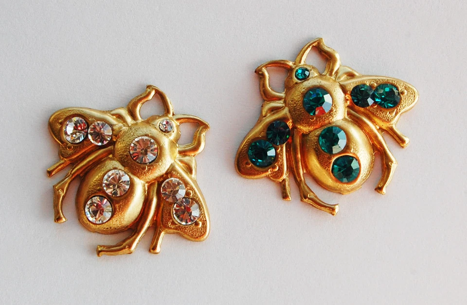 CUENTAS COLGANTES DE INSECTOS MOSCA DE LATÓN CRUDO DE COLECCIÓN • Hechas con pedrería de Swarovski Foto 1 de 1