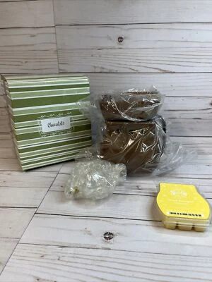 NUEVO Calentador Scentsy Tamaño Completo Clásico Marrón Chocolate En Caja Con Cera LEER Foto 1 de 4