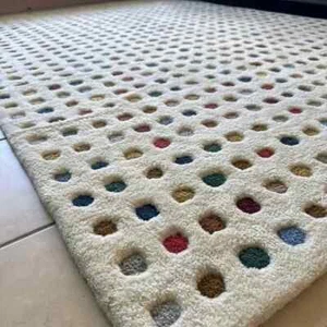 Alfombra de lana colorida acolchada a mano a lunares, alfombra de patrón minimalista extra suave - Imagen 1 de 5