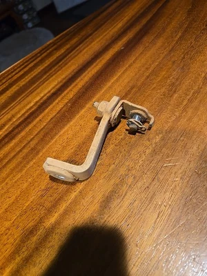 Soporte de acoplamiento de palanca de cambios Toyota Tundra 2000 OEM P8676b224 Foto 1 de 3