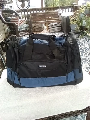Bolso de viaje Perry Ellis para gimnasio Foto 1 de 4