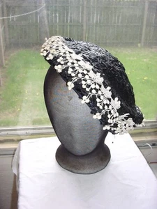 Vintage 50s Black Straw Platter Fascinator Hat White Lace Trim Kentucky Derby - Picture 1 of 9