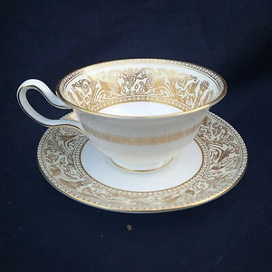 Taza de té y platillo florentino dorado Wedgwood. Forma de peonía. - Imagen 1 de 5