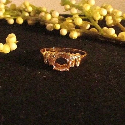 圆形粉色 CZ & 白色黄玉 18KT 镀金女式戒指 尺寸 6.75 (#340) 全新 — 第 1/4 张图片