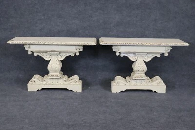 Par de consolas estilo jacobeo talladas pintadas blancas envejecidas Foto 1 de 4