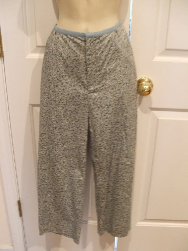 NWT CASUAL CORNER $59 Blue  tiny FloraL stretch cotton  capri pant size 6 - Image 1 of 1