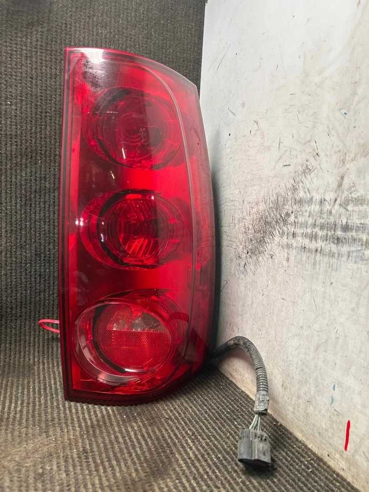 Fits 2007-2011 GMC Yukon XL 1500 Right Tail Light OEM:25975976 Foto 1 de 4