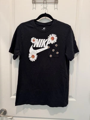 Camisa Nike Sportswear Essential Floral Margarita Talla M Foto 1 de 4