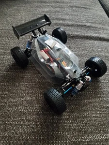team associated rc18b - Picture 1 of 9