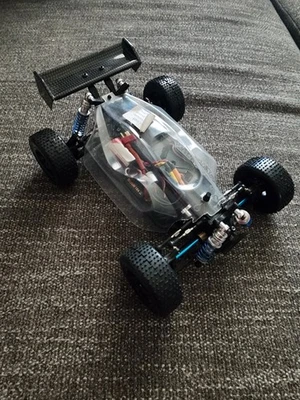 team associated rc18b  - Image 1 of 4