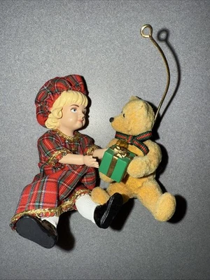 Hallmark Keepsake Ornament Lucinda and Teddy 1994 Edición Especial  Foto 1 de 4