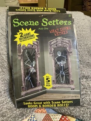 2 paquetes Lo que se esconde dentro de esqueleto decoraciones de pared casa de Halloween escena fijadores Foto 1 de 4