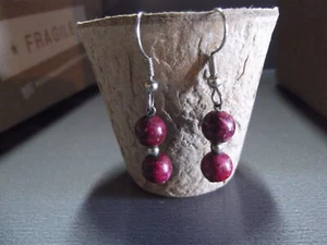 1 paio di vecchi orecchini pendenti a forma di pea colore acrilico bordeaux 1" pollici - Foto 1 di 8