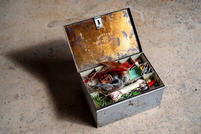 Raro Antiguo Empire City Caja de Aparejos Cargada con Mosca Suministros de Pesca Señuelos Plantilla Foto 1 de 4