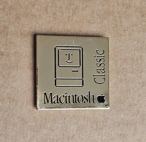 Apple Macintosh Classic Pin Metal Badge Computer Promotional Promo RARE - Afbeelding 1 van 3
