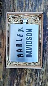 Harley Davidson Engraved Hip Flask 240ml (8oz); Gravierter Flachmann 240ml (8oz) - Bild 1 von 2