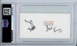 PHIL KNIGHT NIKE CEO SIGNED 2x BUSINESS CARD PSA DNA AUTOGRAPH LEBRON JAMES PIC - Picture 1 of 2