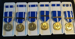 Konvolut Lot Set 6 NATO Einsatzmedaillen Orden im Etui Made in Europa - Picture 1 of 17