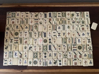 1920s Hand-Carved Bovine Bone & Bamboo Mahjong Tiles — 145 pcs, Dovetail Joint - Image 1 of 4