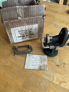 SINGER ball bearing hand operated Pinking machine W/manual Made In USA #121379