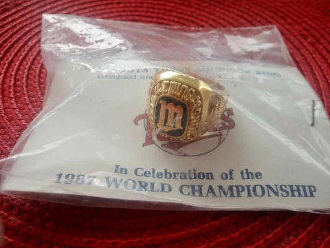 SEALED 1987 Championship Minnesota Twins Baseball World Series Souvenir Ring Cover