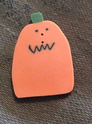 JUST ANOTHER BUTTON #MM1008 LARGE PUMPKIN- 2 HOLE--1"W X 1 1/4"H-- 6 PIECES - Image 1 of 2