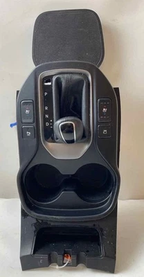 Front Console HYUNDAI SANTA FE 17 18 w/controls see pics w/ heat & cooling - Image 1 of 4