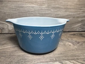 Vintage Pyrex 1 Qt. snowflake blue / garland casserole bowl #473 retro kitchen - Picture 1 of 9