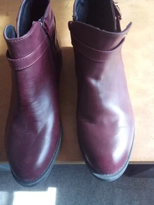 womens boots size 5 Maroon NEW - Picture 1 of 6