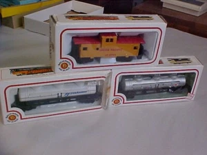 Bachmann HO Scale Three Dome Tank Car Mobil - Picture 1 of 6