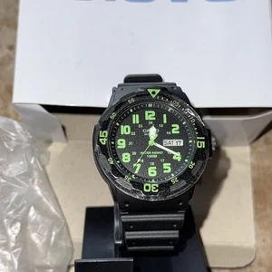 Casio MRW200H-3BV, Reloj Analógico, Correa de Resina Negra, Día/Fecha, 100 Metros WR - Imagen 1 de 5