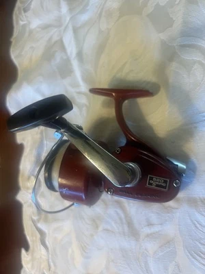 Carrete giratorio de pesca Olympic 520 de colección, rojo vintage, carcasa de metal Foto 1 de 4