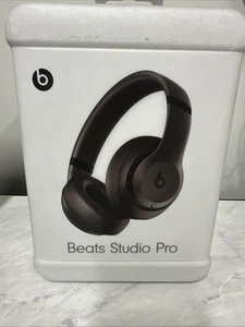 Beats Studio Pro Cuffie Bluetooth Wireless - Marrone Profondo (MQTT3LLA) - Foto 1 di 3