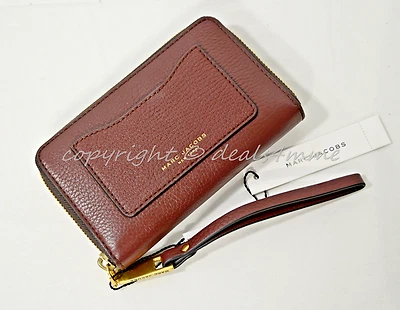 NUEVO CON ETIQUETAS MARC By Marc Jacobs M0008173 Recluta Cremallera Teléfono Muñequera/Cartera en Chianti Foto 1 de 4