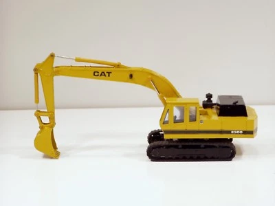 Caterpillar E300 Excavator - 1/48 - Shinsei #606 - N.Mint - Image 1 of 4