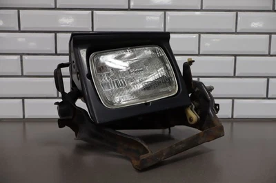 Lâmpada de cabeça esquerda Toyota Celica 1984-1985 com tampa - Imagem 1 de 4