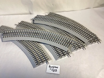 6 Lionel O-36 Fastrack curved track sections - Image 1 of 4