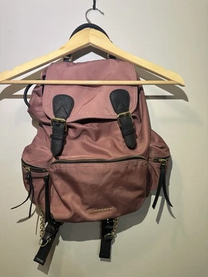 Mochila BURBERRY Graffiti Nylon Pequeña Bandolera Cuero Rosa Malva Rara Foto 1 de 4