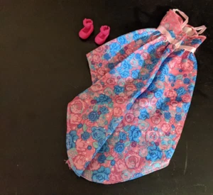 Rosa Frühling formelles Barbie Puppenkleid mit rosa Schuhen - Bild 1 von 5