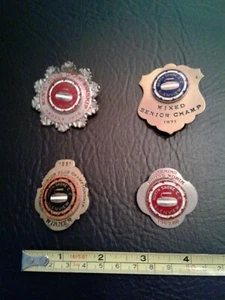 VINTAGE CURLING PINS / BADGES / PINBACKS - LOT OF FOUR - Picture 1 of 10