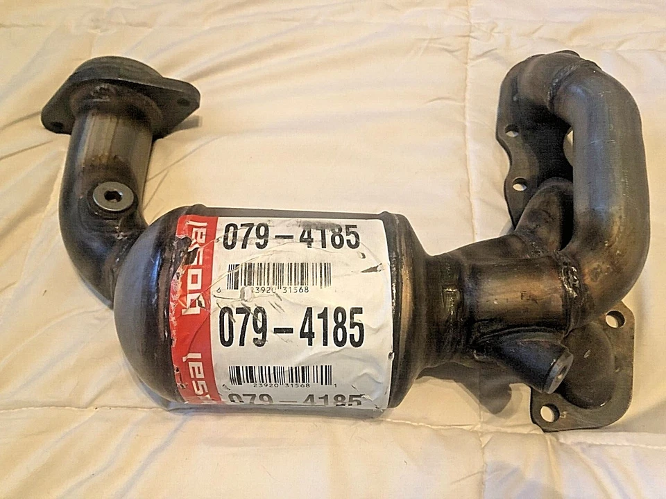 Convertidor catalítico Bosal 079-4185 para Ford Escape, Mazda Tribute y Mariner Foto 1 de 4