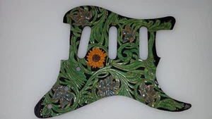 Leder Schlagbrett Custom Hand Tooled Leather Stratocaster "Floral Riffs" Farbe - Bild 1 von 3