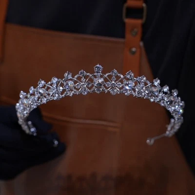 Simple Circón y Perlas Boda Tiaras Coronas Princesa Tocados Regalo de Cumpleaños Foto 1 de 4