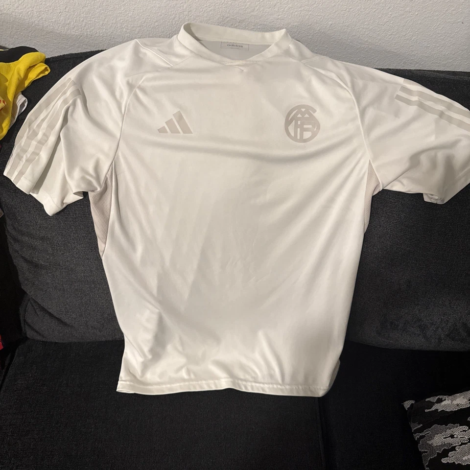 Bayern Munich Hy3255 Soccer Jersey Men's Size M Trainning Jersey Off White - Image 1 of 4