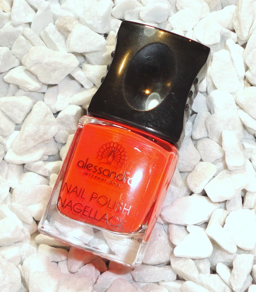 Alessandro Nagellack Farbe 77-114 Orange Red 10ml Nagelstudio Neu
