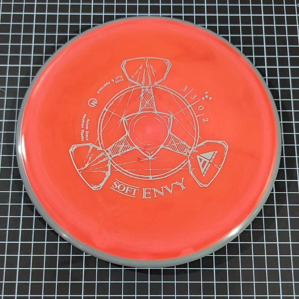Диск-бомбер Axiom Soft Neutron Envy Putt & Approach (выберите диск) - Изображение 1 из 1