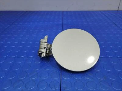 Toyota Prius 2010-2015 puerta de combustible aleta de gasolina plateada 1F7 original OEM 7735047030 Foto 1 de 3