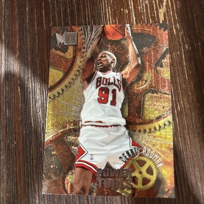 Herramientas eléctricas Fleer Metal Dennis Rodman 1996-97 - Inserto - NBA Chicago Bulls Foto 1 de 2