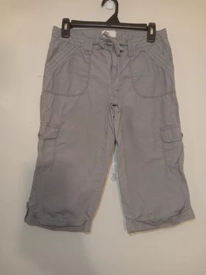 SO Womans Cargo Capri Size 7 - Image 1 of 4