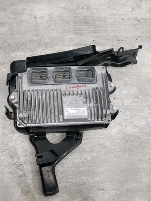Módulo de control informático Honda CR-V 2016 ECM motor ECU OEM 37820-5LA-B71 Foto 1 de 4